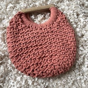Coral crochet Handbag. Wood handles